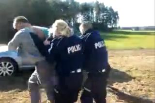 Policjanci z Bytowa próbują zatrzymać opornego kierowcę