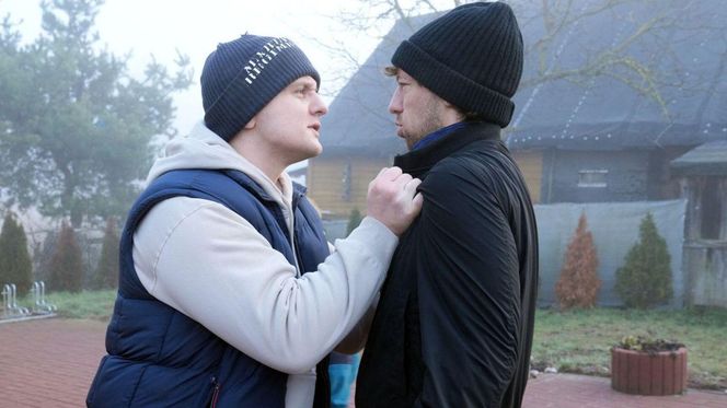 Barwy szczęścia odc. 3183. młody Leszek Szymański (Maciej Czerklański), Matecki (Daniel Antoniewicz)