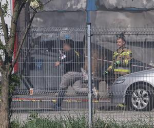 Pożar na Marywilskiej 44. Nieznana osoba z bronią wdarła się na teren centrum 