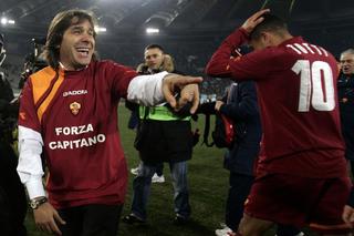 Legendy AS Roma pokazały środkowe palce Liverpoolowi. Skandal przed meczem Ligi Mistrzów [ZDJĘCIE]