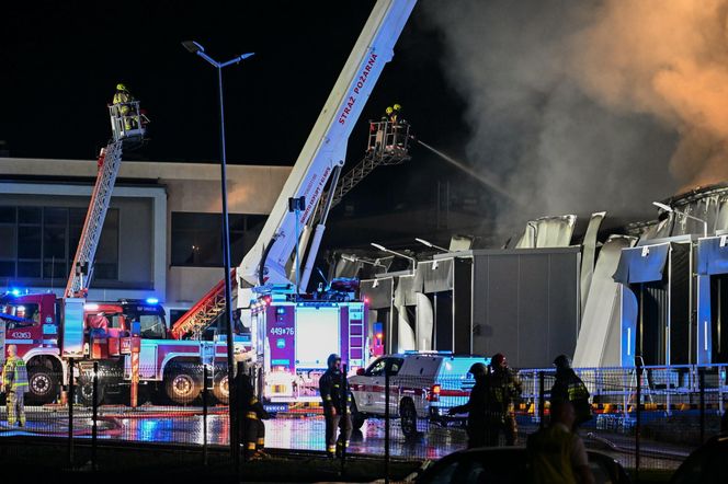 Pożar akumulatorowni na poddaszu zakładu przetwórstwa drobiu w Kawle