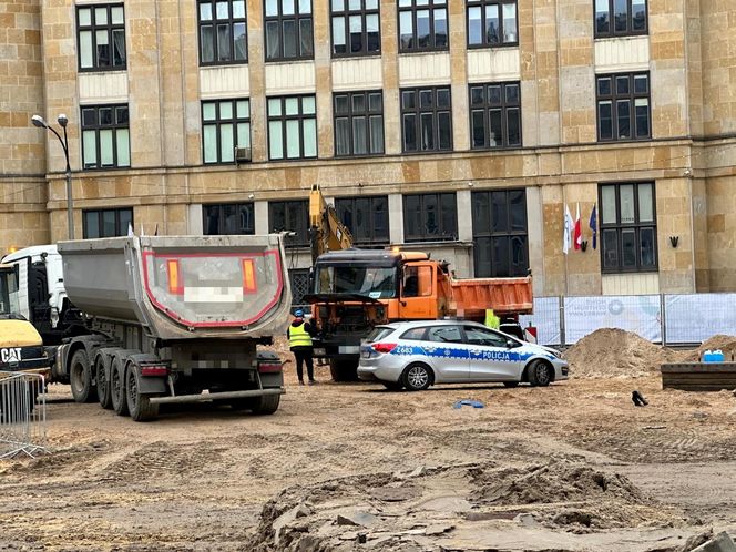 Wykopali ludzie szczątki w samym centrum Warszawy. Robotnicy wykopali kości podczas prac ziemnych