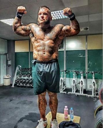 Popek dał prowadzić córce auto