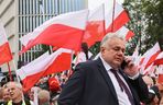 Tomasz Sakiewicz przed Sejmem wśród zwolenników Karola Nawrockiego