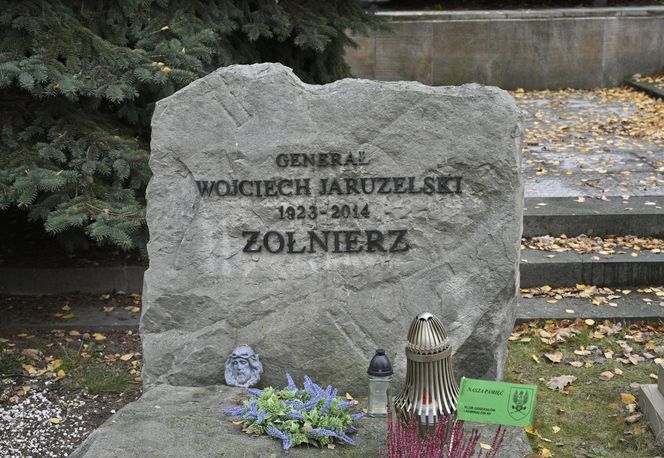 Grób Jaruzelskiego na Powązkach Wojskowych