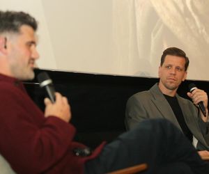 Wojciech Szczęsny z dziećmi na premierze filmu o sobie