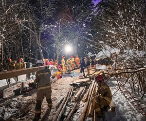 Mężczyzna zasypany przy pogłębianiu studni