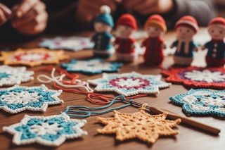 Szydełkowe Babki z Ostrzeszowa. Jak ich pasja zaraża lokalną społeczność?