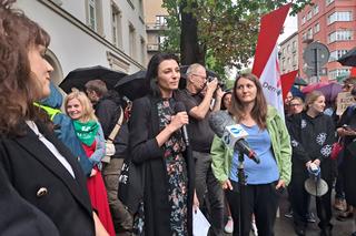 Nigdy nie będziesz szła sama. Solidarnie z Joanna. Protest w Krakowie