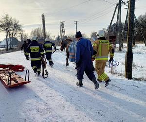 Dramatyczna akcja strażaków na jeziorze, konie wpadły pod lód. Ludzie mówią, że spłoszyły je wilki