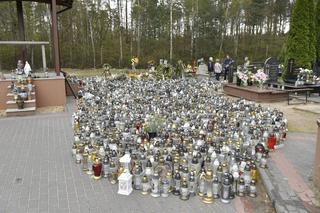 Miesięcznica śmierci Krzysztofa Krawczyka. Wdowa odwiedziła grób