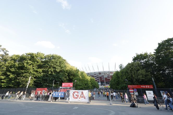 Koncert Justina Timberlake'a w Warszawie - fani pod PGE Narodowym