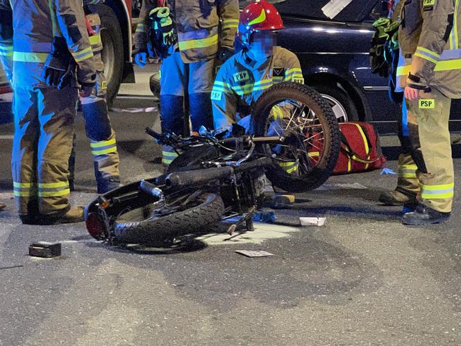 Koszmarny wypadek na Modlińskiej. Motocyklista zderzył się z samochodem