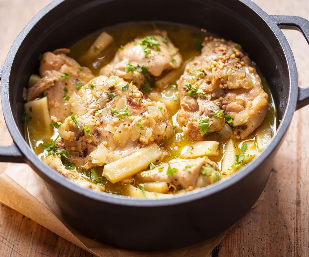 Jednogarnkowe udka z pietruszką i cebulą