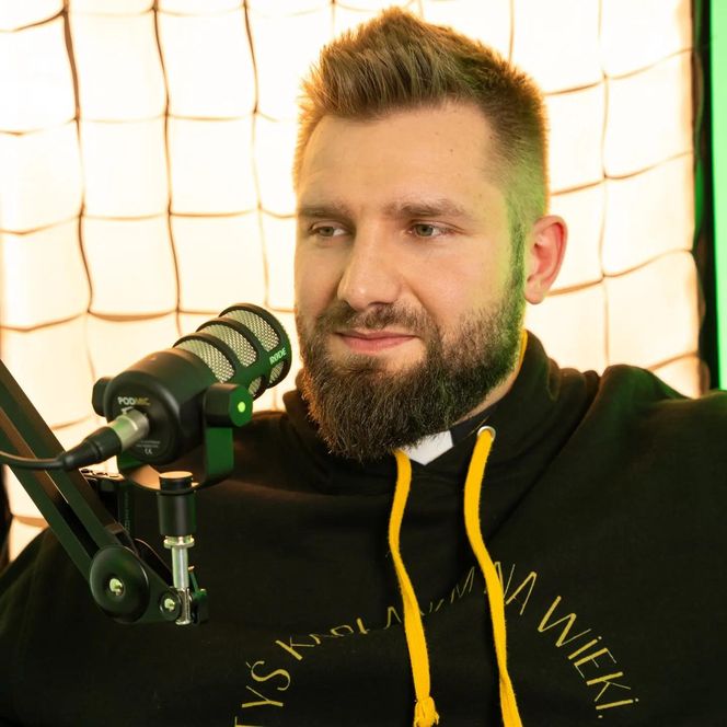 1. Ksiądz Adrian Chojnicki – "Padre Adriano" z TikToka