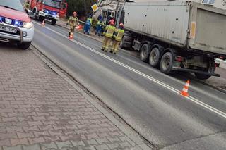 Poważne utrudnienia w Andrychowie. Ciężarówka uderzyła w słup