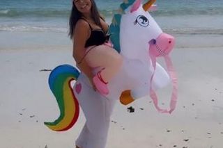 Anna Mucha galopuje na jednorożcu. Tak się zabawia z ukochanym na rajskiej plaży