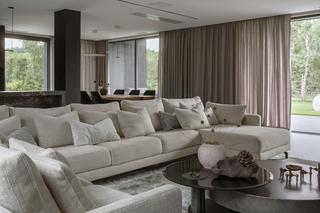 Czarny, a przytulny? Minimalistyczny dom pod Warszawą