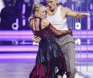 Maurycy Popiel w Tańcu z Gwiazdami. Partneruje mu Sara Janicka