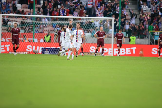 Górnik Zabrze remisuje z Koroną Kielce. Ratunek nadszedł w ostatnich minutach. Wielkie emocje na trybunach