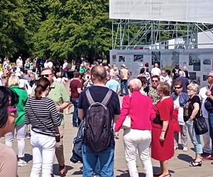 Manifestacja 4 czerwca na placu Solidarności w Szczecinie