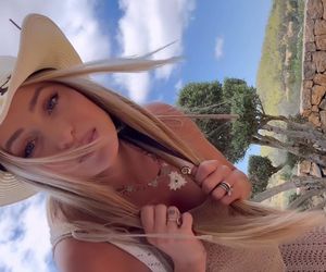 Natalia Siwiec, Marcelina Zawadzka. Misski podbijają Ibizę