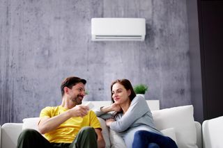 Chłód w upalne dni – klimatyzacja w bloku bez tajemnic! Jaki klimatyzator do mieszkania wybrać i gdzie zamontować jednostkę?