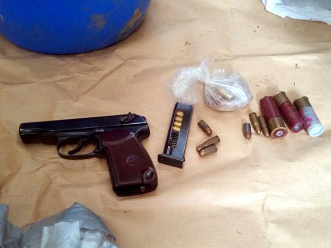 Handlarze narkotykami w rękach policji