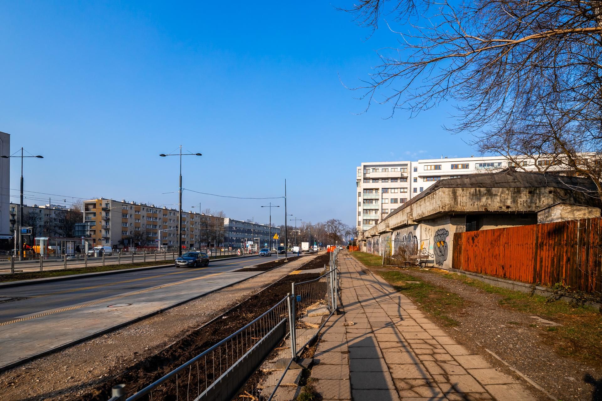 Szpiegowo, blok na Sobieskiego 100 w Warszawie