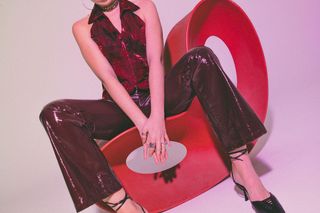 Joulie Fox wyśpi się po śmierci. Nowy album artystki już jest!