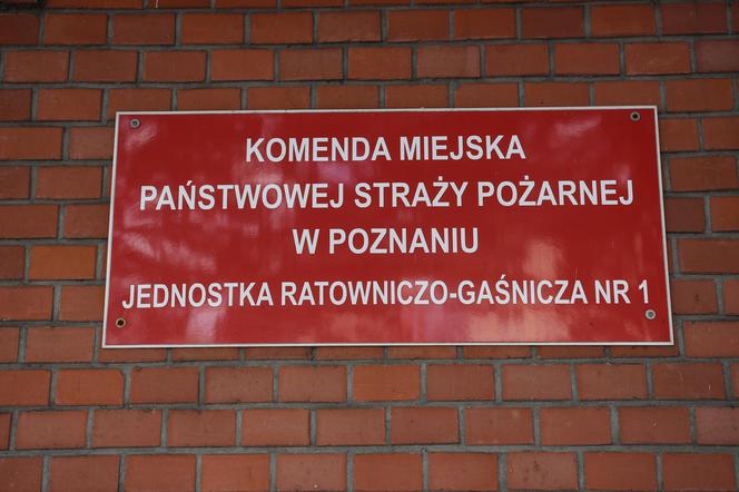 Znicze i kwiaty dla tragicznie zmarłych strażaków 