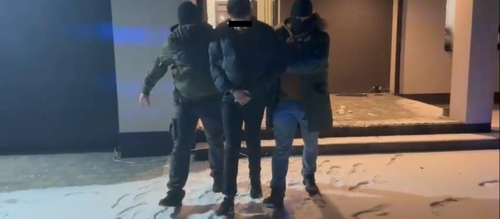 Włamywacz niczym Spider-Man skakał po balkonach. Zatrzymała go policja