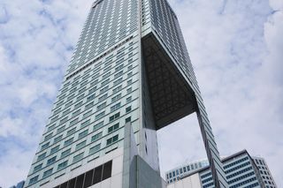 Słynny wieżowiec z dziurą w Warszawie, czyli hotel InterContinental