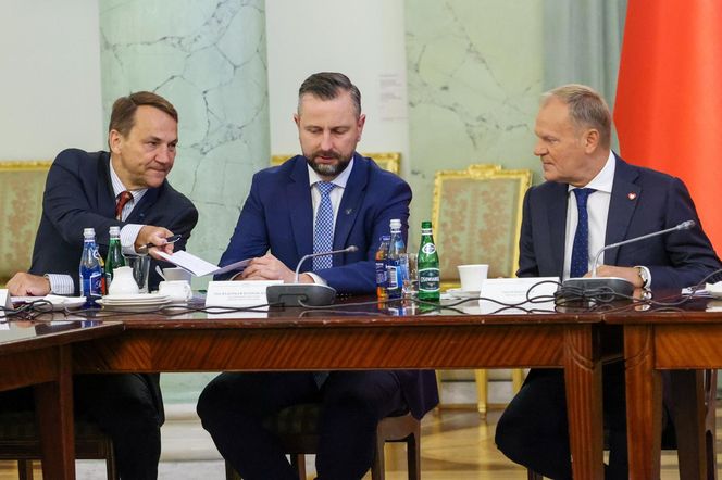 Iskrzy między Donaldem Tuskiem a Karolem Nawrockim