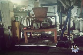 Policjanci znaleźli 340 worków z węglem. Były w nich prawie 4 tonu  