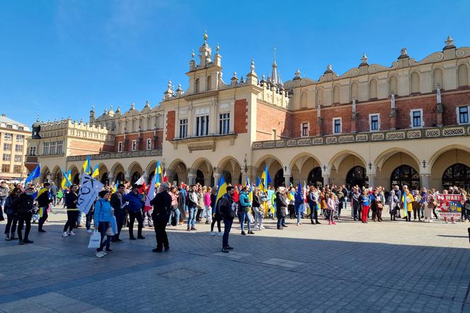 Domagają się włączenia Ukrainy do Unii Europejskiej. Manifestacja na krakowskim Rynku 