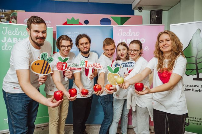 Ustanowiono rekord Polski w sztafecie jedzenia jabłek. A Ty, jadłeś już dziś jabłko?