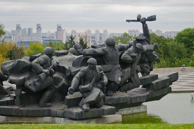 ukraina kijów pomnik żołnierze