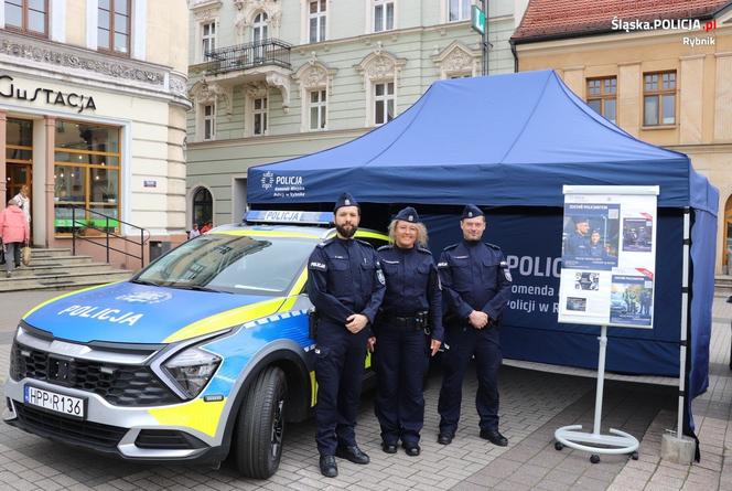 W Rybniku na rynku odbyło się ślubowanie klas mundurowych [ZDJĘCIA]