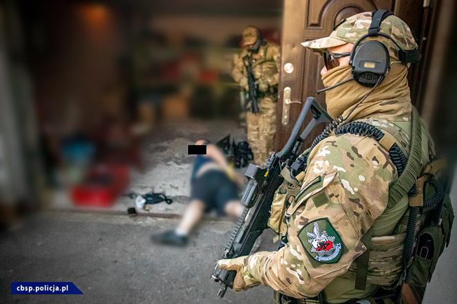 POTĘŻNA akcja policji w Katowicach. Rozbito gang pseudokibiców [ZDJĘCIA]