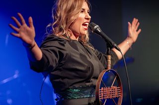 Wokalistka z Wrocławia wydała debiutancki album. Joanna Cholewa i jej niedoczas