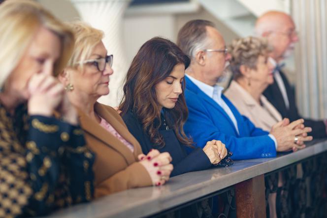 Zawsze warto, odcinek 5: Marta (Weronika Rosati), Maria (Małgorzata Pieczyńska), Witold (Mariusz Bonaszewski), Rafał Bartłomiej Kotschedoff)