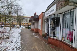  Witryna sklepu oklejona... dokumentami!