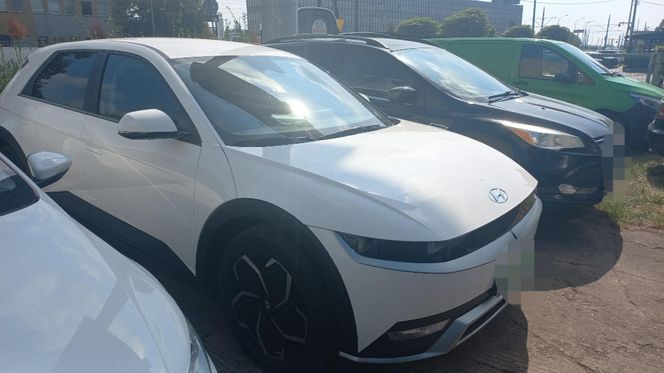 Skradziony w Hiszpanii Hyundai Ioniq 5 odnaleziony w Warszawie. Jak "Kobra" wytropiła auto?