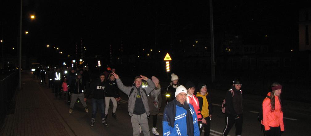 Rolkarzom pogoda niestraszna! Zainaugurowali sezon nightskatingowy