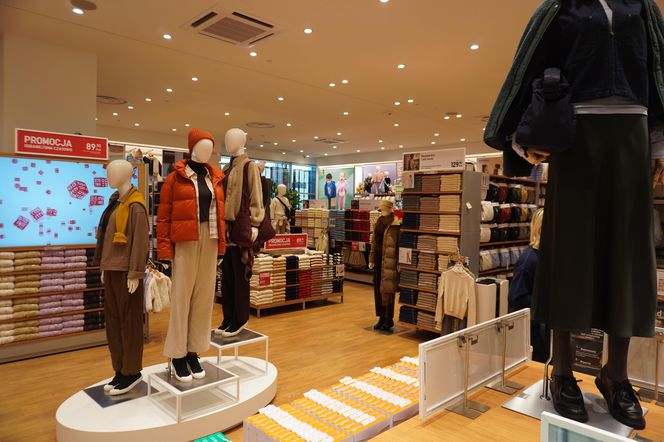 Sklep UNIQLO przy Marszałkowskiej w Warszawie po remoncie 10.2025
