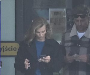 Agnieszka Kaczorowska siedzi i pachnie, a Rogacewicz wynosi śmieci i je kanapke poza autem... Fajna para?