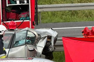Tragiczny wypadek na S7 w Łącznej. Nie żyje kobieta, dwie osoby ranne