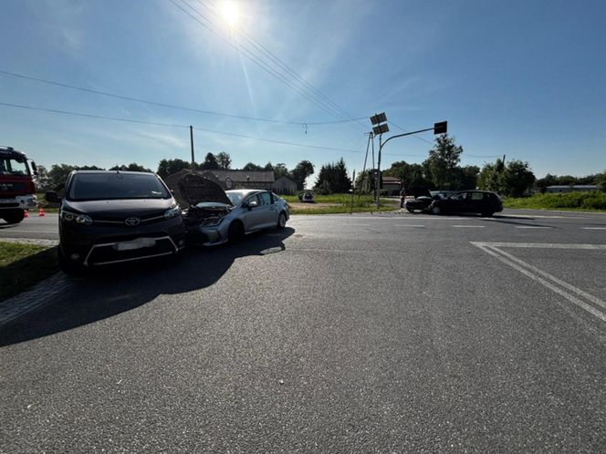 Potężny karambol na Mazowszu. Sześć osób trafiło do szpitala. Droga jest całkowicie zablokowana