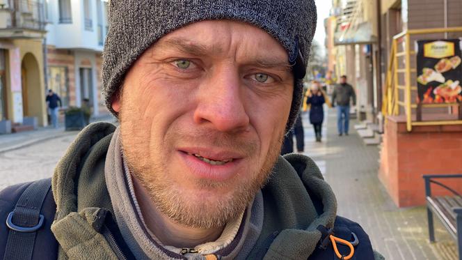 Rusłan sprzedaje rower i jedzie na Ukrainę. "Muszę walczyć!"
